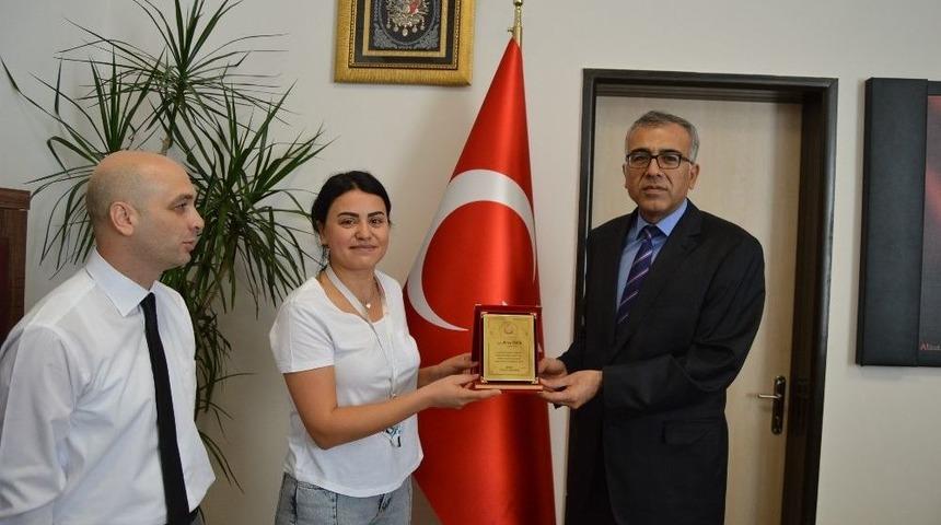 Tayini &Ccedil;ıkan Doktorlara Teşekk&uuml;r Plaketi