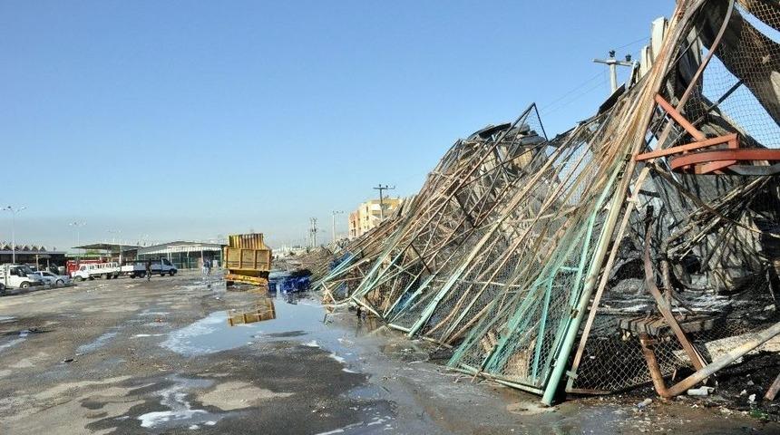 Tarsus Sebze Hali&rsquo;ndeki 18 Depo Demir Yığınına D&ouml;nd&uuml;
