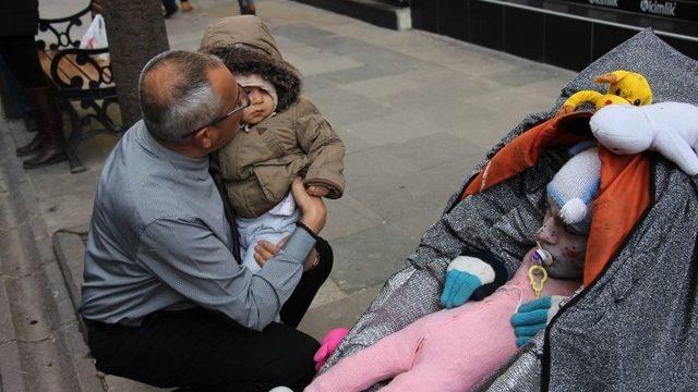 Bebek Arabasında İlginç Şov