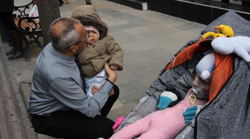 Bebek Arabasında İlgin&ccedil; Şov