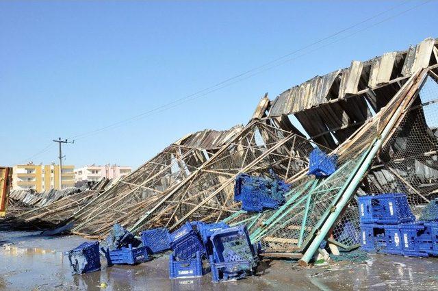 Tarsus Sebze Hali’ndeki 18 Depo Demir Yığınına Döndü 2