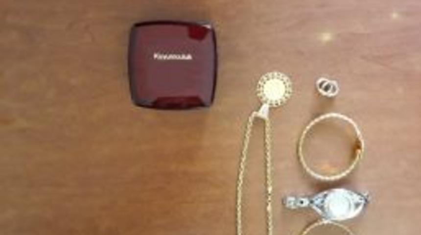 Kadın Hırsızlar Yakayı Ele Verdi