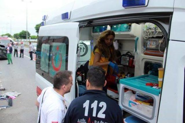 Zonguldak'ta Otomobil Refüje Çarpıp Takla Attı: 2 Yaralı