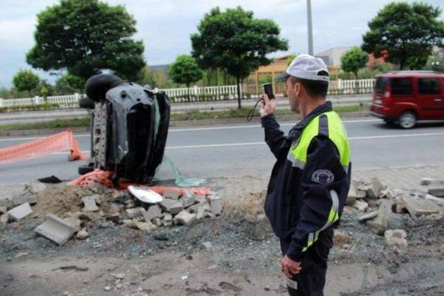 Zonguldak'ta Otomobil Refüje Çarpıp Takla Attı: 2 Yaralı