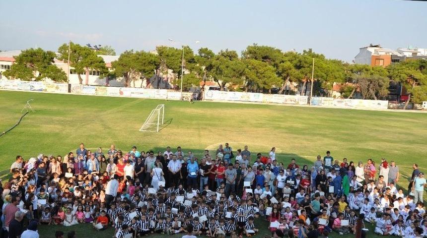 Kırkağa&ccedil;&rsquo;ta 450 Sporcuya Başarı Belgesi Verildi