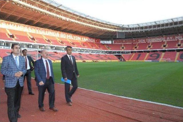 Vali Çakacak, Türkiye-İzlanda Maçının Oynanacağı Stadı Gezdi