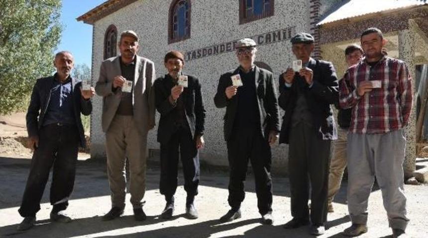 Bu Mahallede Yaşayan Herkesin Soyadı Aynı