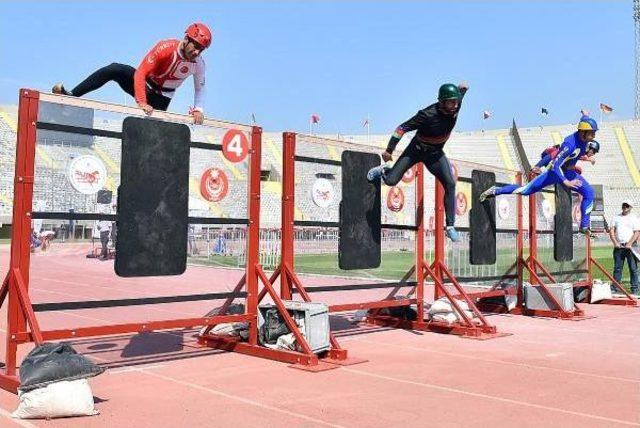 İzmir'de Itfaiye Sporları Şampiyonasında Mücadele Sürüyor