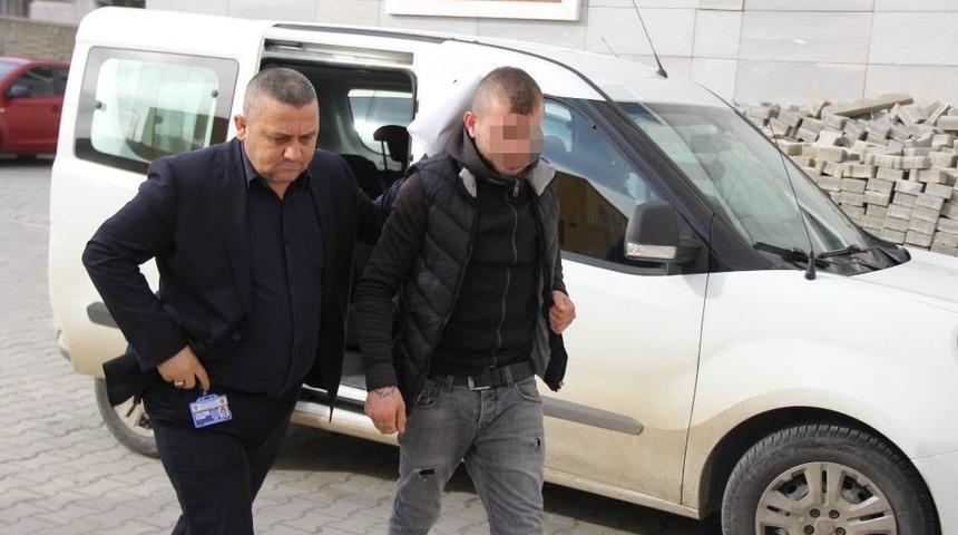 Bar &Ouml;n&uuml;nde Pompalı T&uuml;fekle 3 Kişiyi Vuran Gen&ccedil; Yakalandı