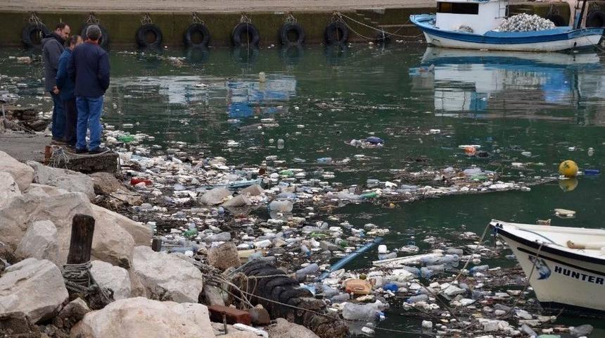 Fırtına Sahili &Ccedil;&ouml;p Deposu Yaptı