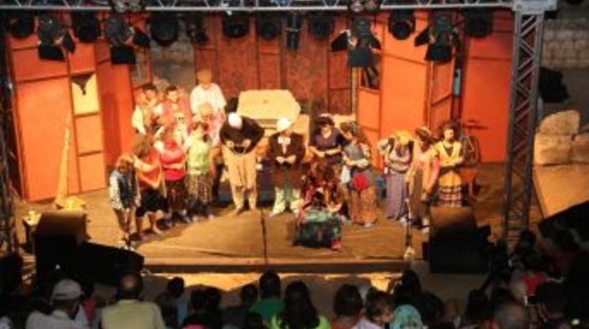 Toroslar Belediyesi Şehir Tiyatrosu’na Büyük İlgi