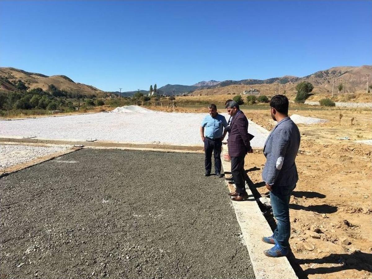 Kaymakam Ve Belediye Başkan Vekili &Ouml;zkan, Yolalan&rsquo;da Ki &Ccedil;alışmalarını Yerinde İnceledi