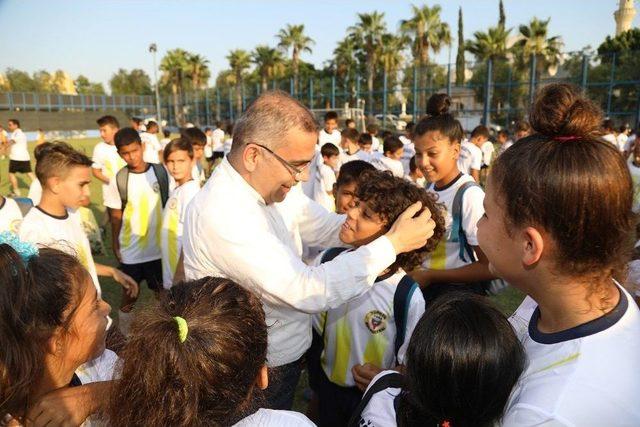 Yüreğir Belediyesi Mahallelerarası Futbol Turnuvası Startı Verildi