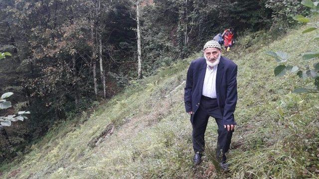 Rize’de Dün Yaşanan Sel Ve Heyelanlar Nedeniyle Evlerinde Mahsur Kalan Vatandaşlar Kurtarılmaya Başlandı