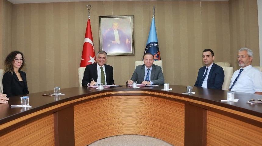 A&uuml; Destekleme Vakfı &Uuml;niversite Laboratuvarını Yeniliyor