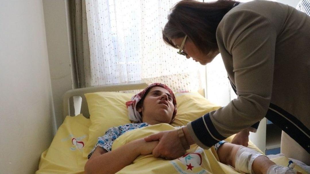 Başkan Şahin, Kocasından İşkence G&ouml;ren Hamile Kadını Ziyaret Etti