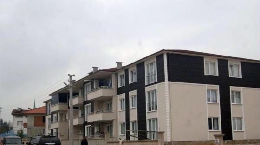 Duvarlarında Çatlaklar Oluşan 18 Daireli Yeni Bina Mühürlendi