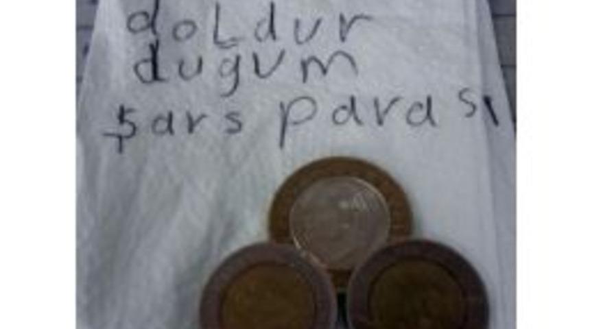 Hastane Mescidinde Telefonunu Şarj Eden Vatandaş Notla Birlikte 2 Lira Bıraktı