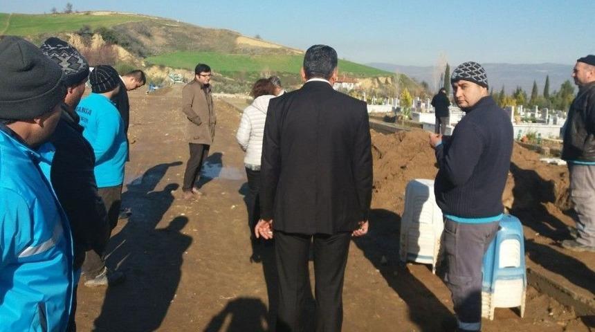 Alaşehir&rsquo;de Mezarlıklara Yenileme &Ccedil;alışması