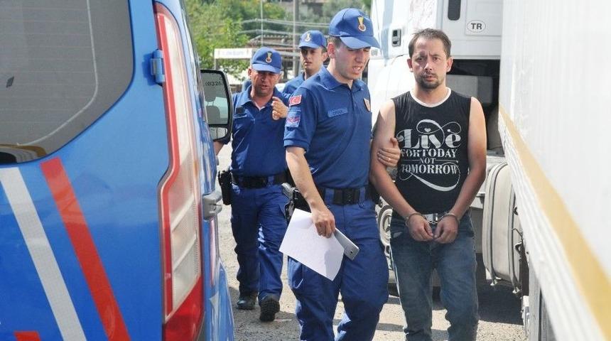 Kiralık Ara&ccedil;la Kaza Yaptı, Yakalandı