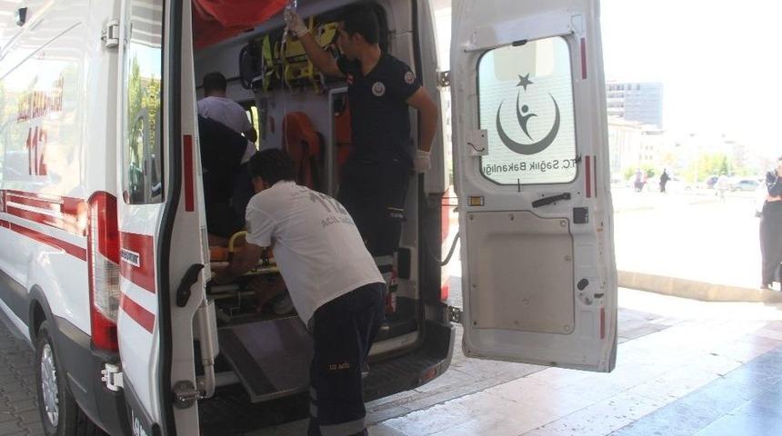 Elazığ&rsquo;da Bı&ccedil;aklı Kavga: 3 Yaralı