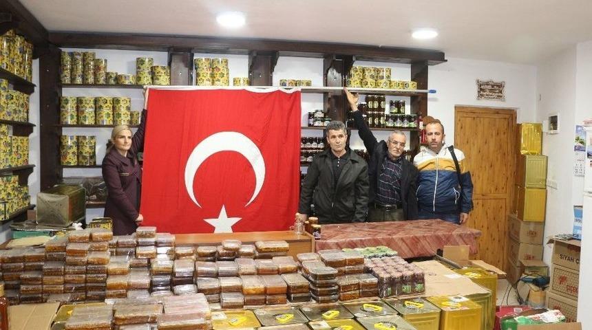 Marmaris&rsquo;ten Zeytin Dalı Harekatına Katılan Mehmet&ccedil;iğe Bal G&ouml;nderildir