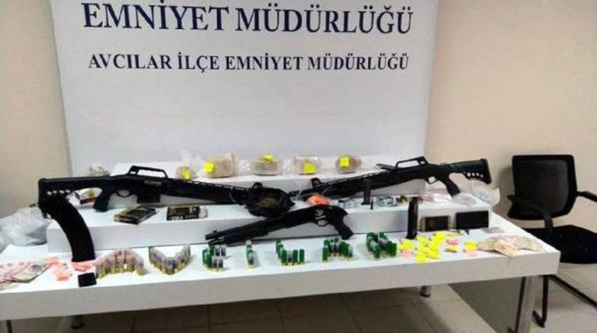 Avcılar'da 2.2 Kilo Eroin Ve 3 Pompalı Tüfek Ele Geçirildi