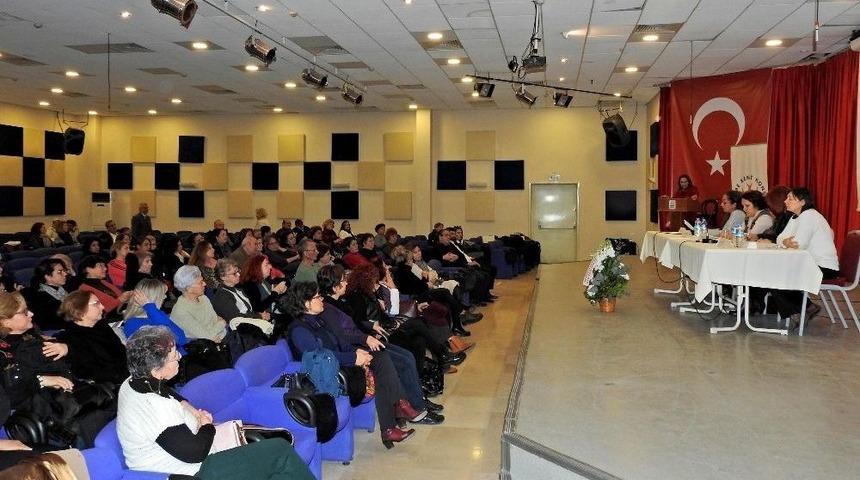 &Ccedil;eşme Kent Konseyi, Kadın Yazarlarla &Ccedil;eşmelileri Buluşturdu