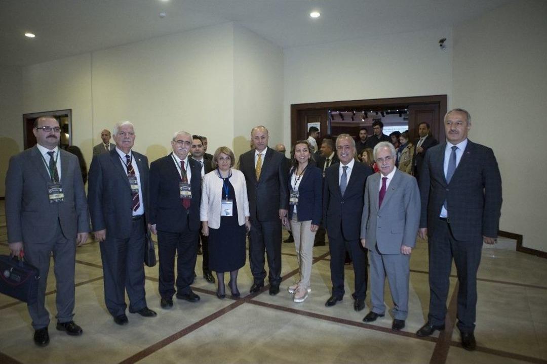 Uluslararası İla&ccedil; Sempozyumu Atat&uuml;rk &Uuml;niversitesinde Başladı