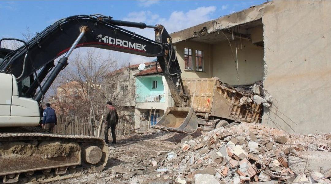 Kaza Yapan Kamyon 15 Ay Sonra Evden &Ccedil;ıkartıldı