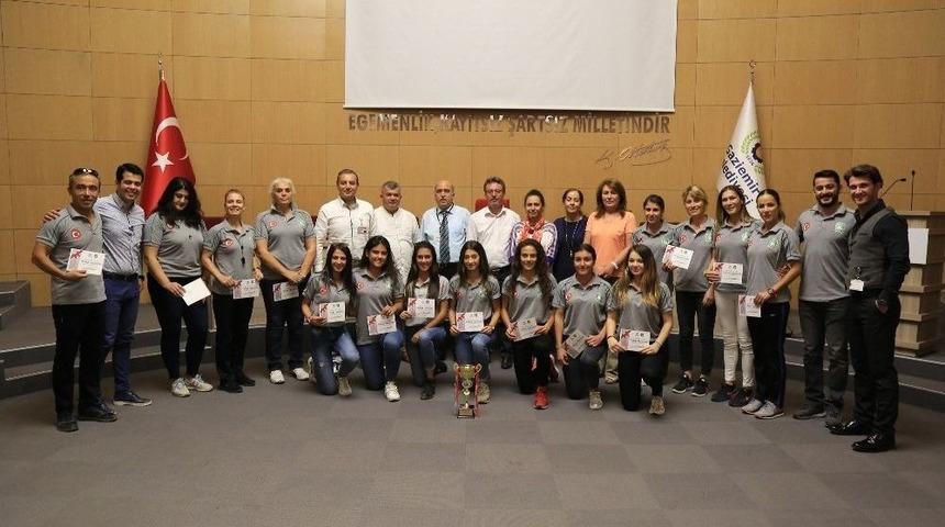 Gaziemir&rsquo;in Kadın Atletlerden B&uuml;y&uuml;k Başarı