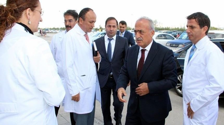 Iğdır&rsquo;da Hastanede Bı&ccedil;aklanan Doktor, Erzurum&rsquo;a Sevk Edildi