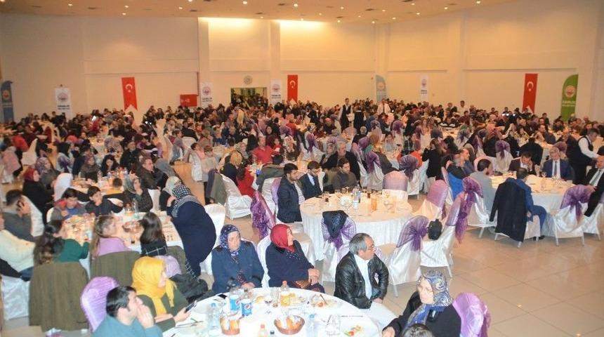 Gemlik Belediyesi Taşeron İş&ccedil;ilerle Yemekte Buluştu