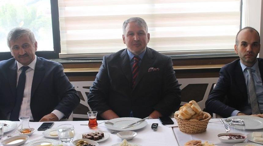 Bayburt Vakfı, Basın Mensupları İle Kahvaltıda Bir Araya Geldi