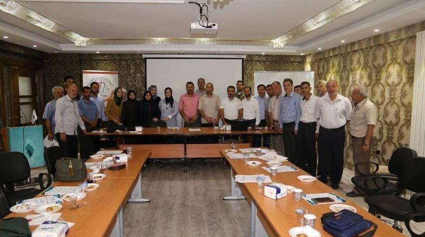 Suriyeli Kursiyerlere Sertifikaları Verdi