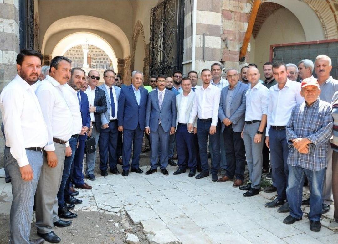 Arın&ccedil;, Kapatılan Fet&ouml;&rsquo;n&uuml;n &Ouml;ğrenci Yurdundaki Yenileme &Ccedil;alışmalarını İnceledi