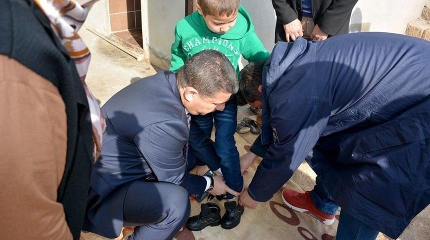 Ceylanpınar&rsquo;da Muhta&ccedil; Ailelerin İhtiya&ccedil;larını Gideriyor