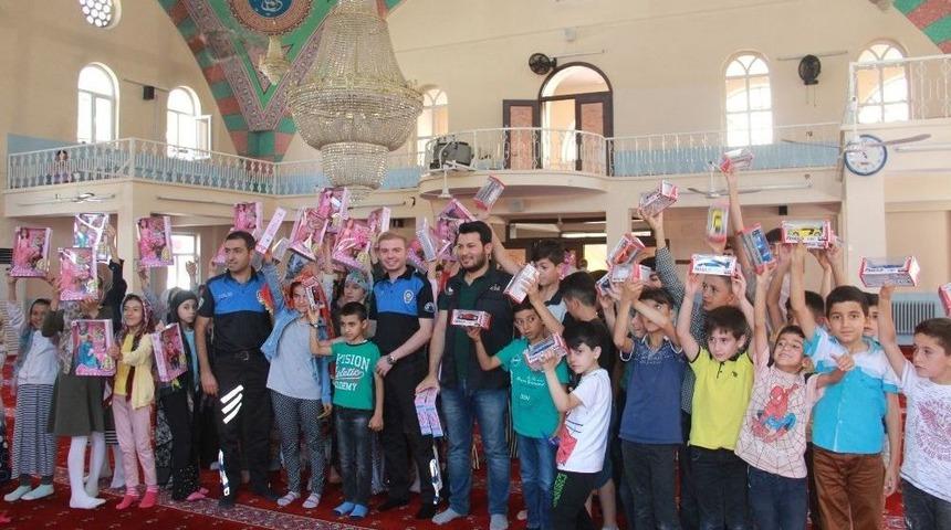 Hakkari Polisi Çocukları Bilgilendirmeye Devam Ediyor