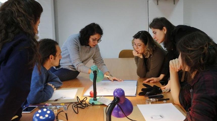 Eczacılık Fak&uuml;ltesi&rsquo;nden &lsquo;bilimsel Bitki Ressamlığı&rsquo; Kursu