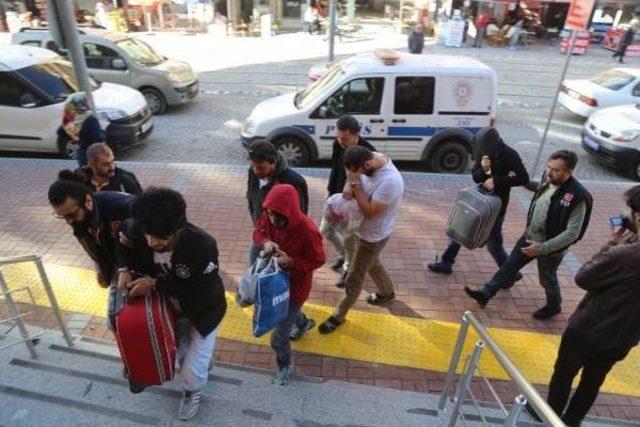 Kırmızı Bültenle Aranan Deaş'lı İzmit'te Yakalandı