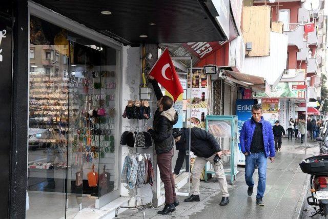 Isparta Esnafından Türk Bayrağı Kampanyasına Destek