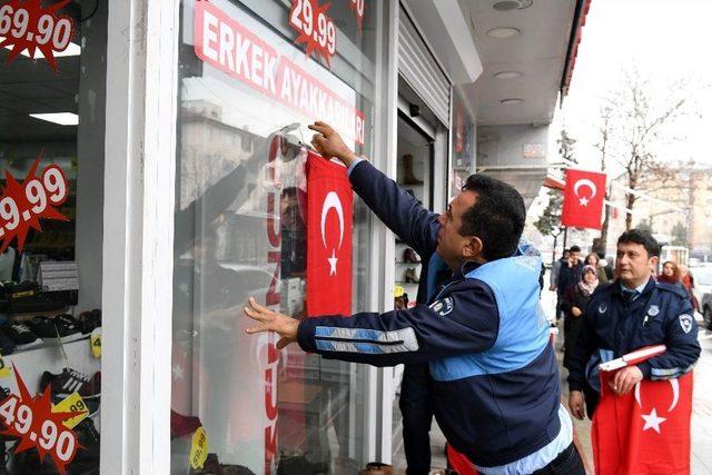 Isparta Esnafından Türk Bayrağı Kampanyasına Destek