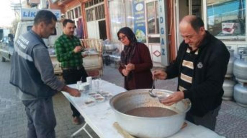 Esnaftan Vatandaşa Aşure İkramı