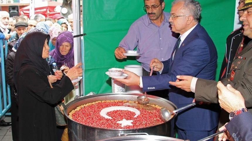 Rize&rsquo;de 2 Bin 500 Kişiye Aşure Dağıtıldı