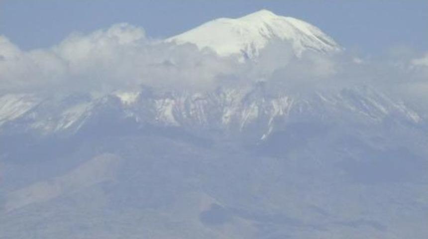 Ağrı Dağı&rsquo;Na Mevsimin Ilk Karı Yağdı