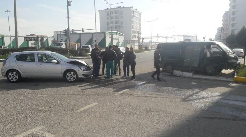 Batman&rsquo;da Trafik Kazası: 2 Yaralı