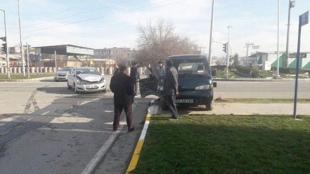 Batman’da Trafik Kazası: 2 Yaralı