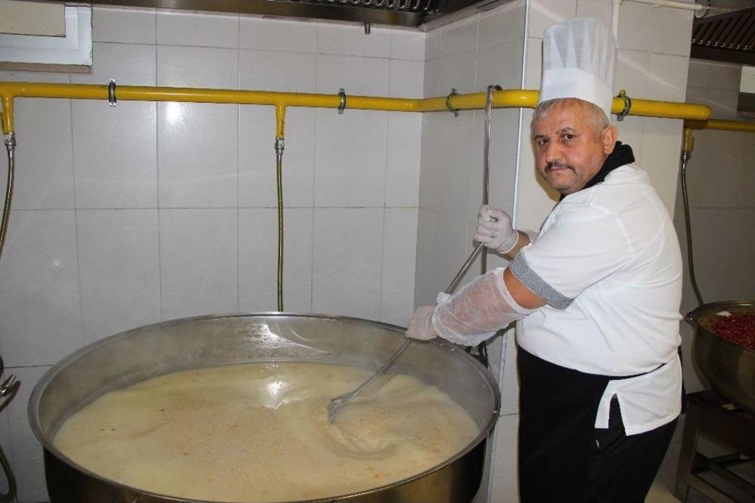 &Uuml;mraniye&rsquo;de Kazan Kazan Aşure Kaynatıldı