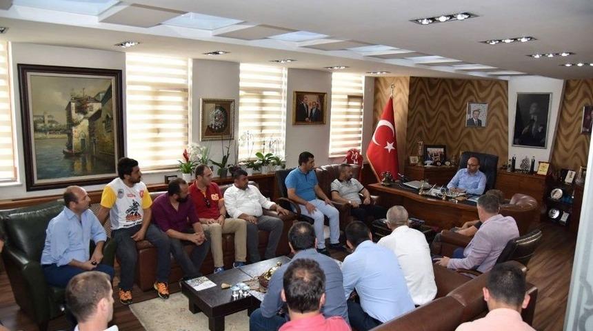 Arslanbey&rsquo;in Yeni Y&ouml;netimi Başkan &Uuml;z&uuml;lmez&rsquo;i Ziyaret Etti