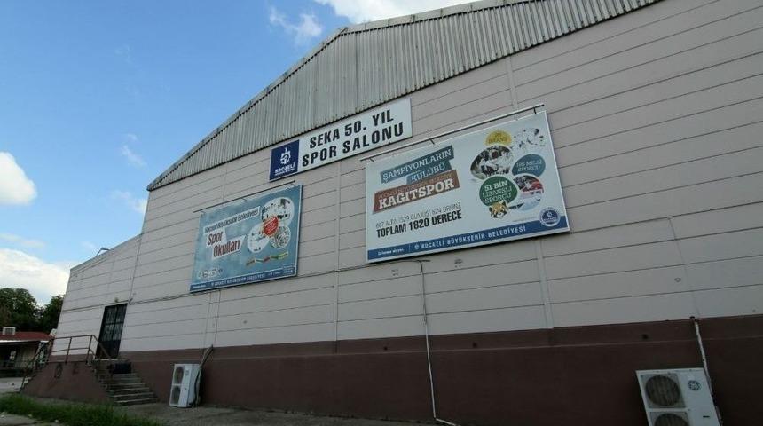 50. Yıl Spor Salonu&rsquo;nun Yenileme &Ccedil;alışmaları Başlıyor